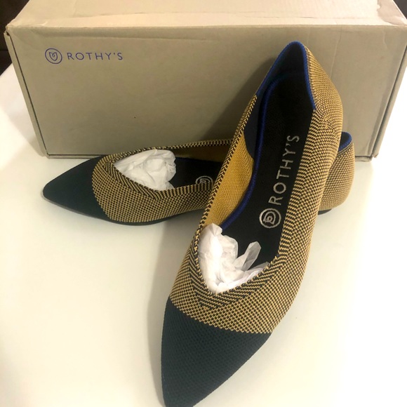 Rothys • the point in dune captoe RETIRED COLOR - Picture 2 of 12